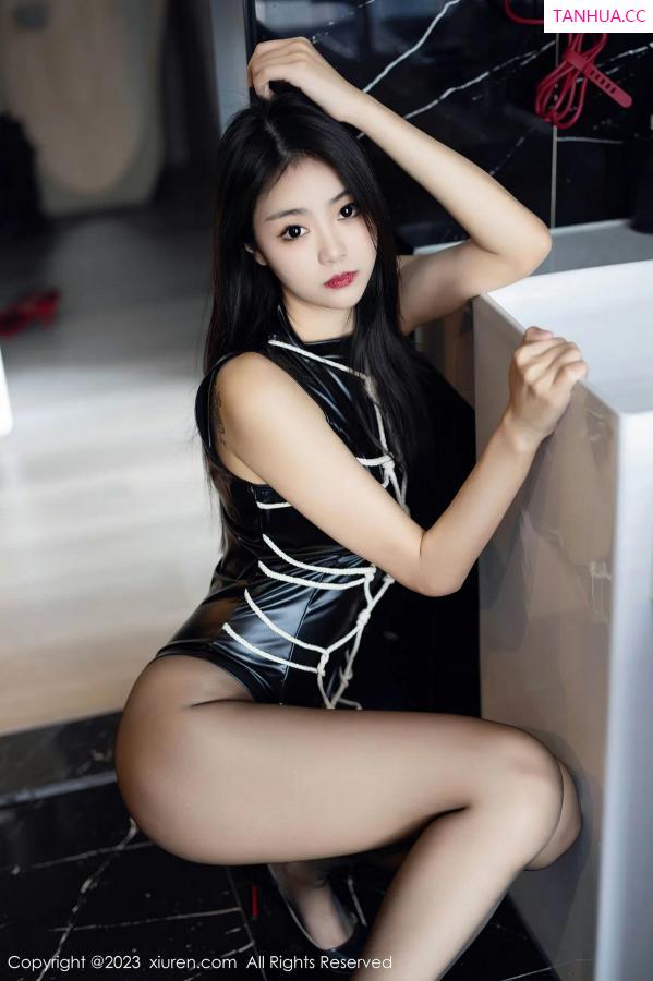 可乐Vicky  [XiuRen]高清写真图 2023.06.28 No.6990 可乐Vicky 丝袜美腿第41张图片